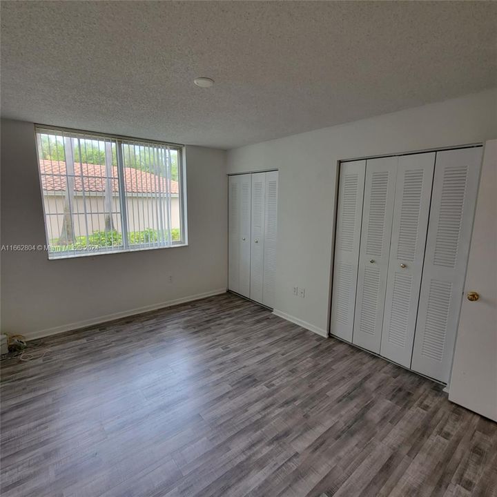 For Rent: $1,750 (1 beds, 1 baths, 702 Square Feet)