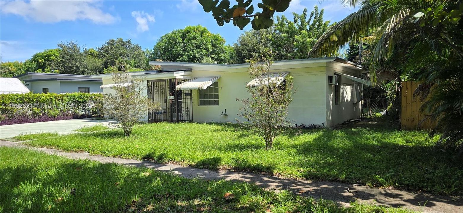 For Sale: $455,000 (3 beds, 2 baths, 1257 Square Feet)