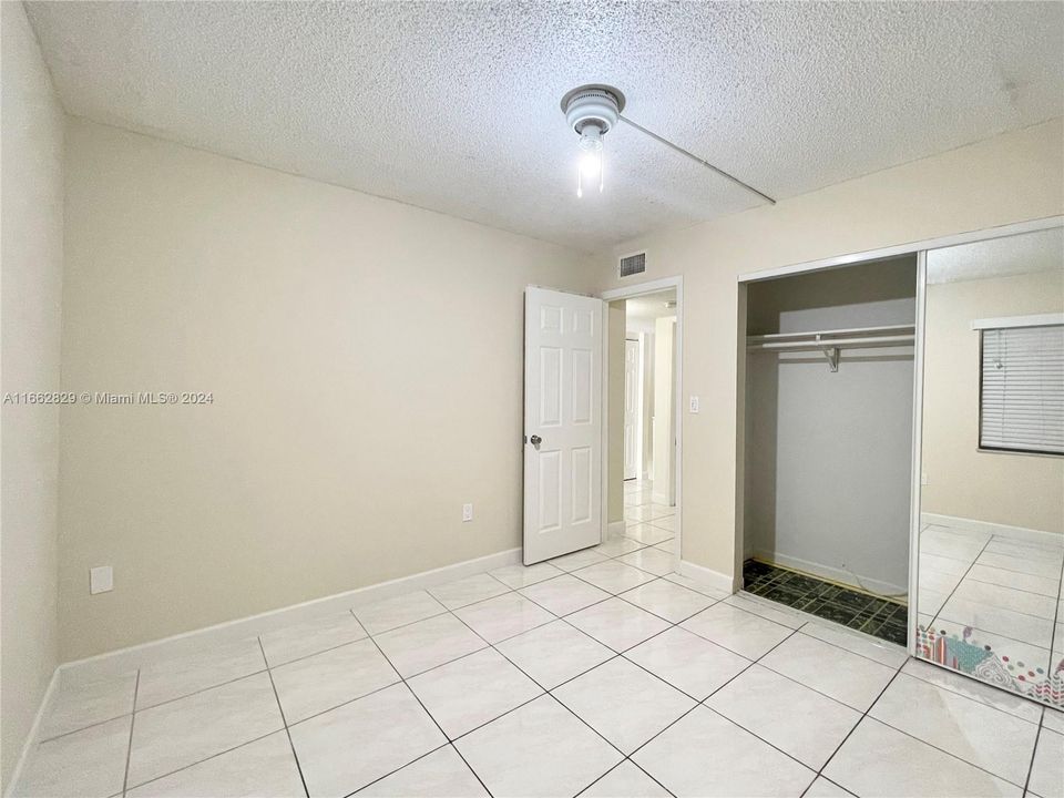 For Rent: $2,500 (2 beds, 1 baths, 948 Square Feet)