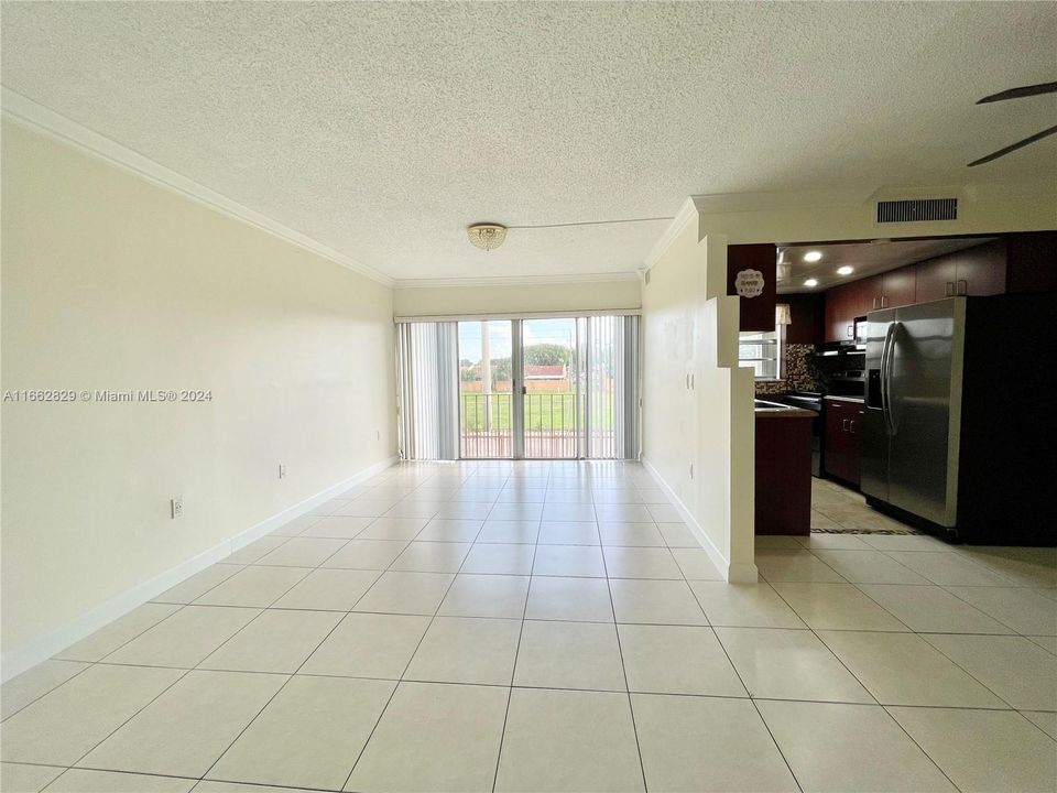 For Rent: $2,500 (2 beds, 1 baths, 948 Square Feet)