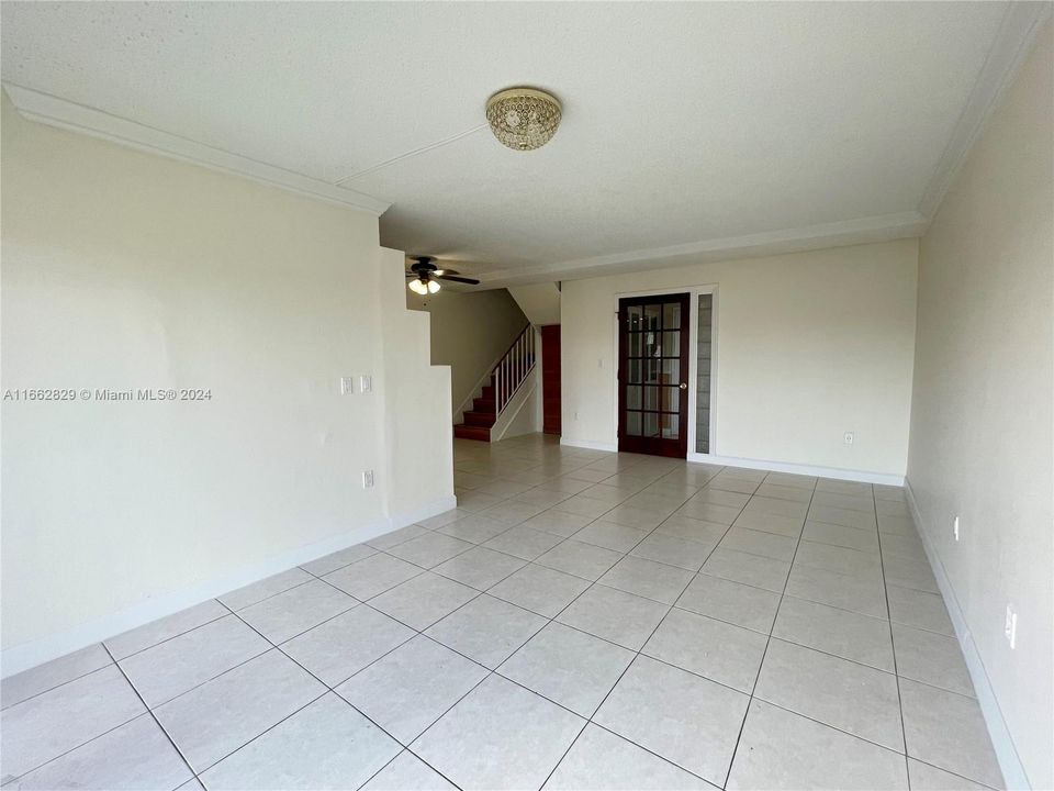 For Rent: $2,500 (2 beds, 1 baths, 948 Square Feet)