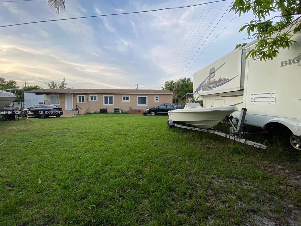 For Sale: $1,500,000 (4 beds, 3 baths, 1575 Square Feet)