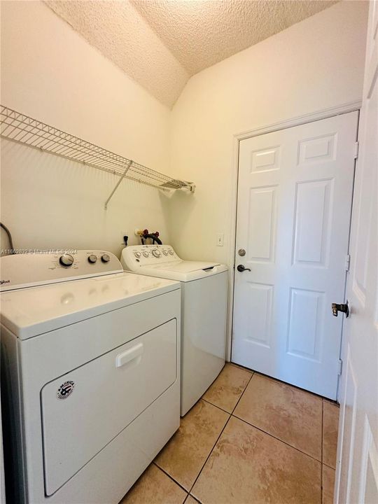 For Rent: $3,125 (3 beds, 2 baths, 2442 Square Feet)