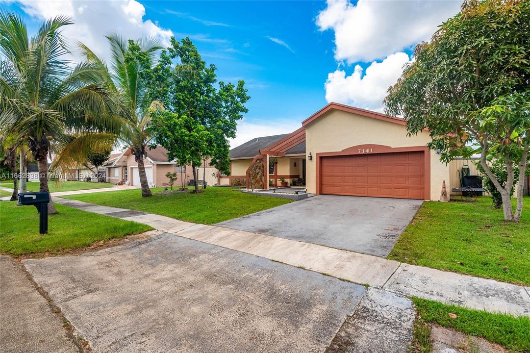 For Sale: $598,000 (4 beds, 2 baths, 2197 Square Feet)