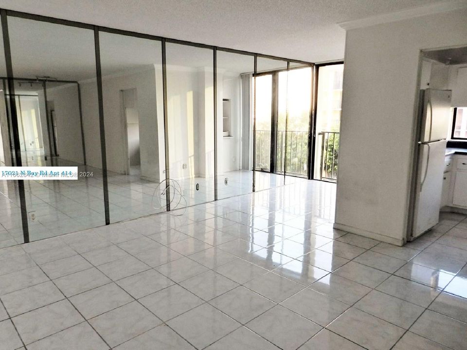 En Venta: $399,000 (2 camas, 2 baños, 894 Pies cuadrados)