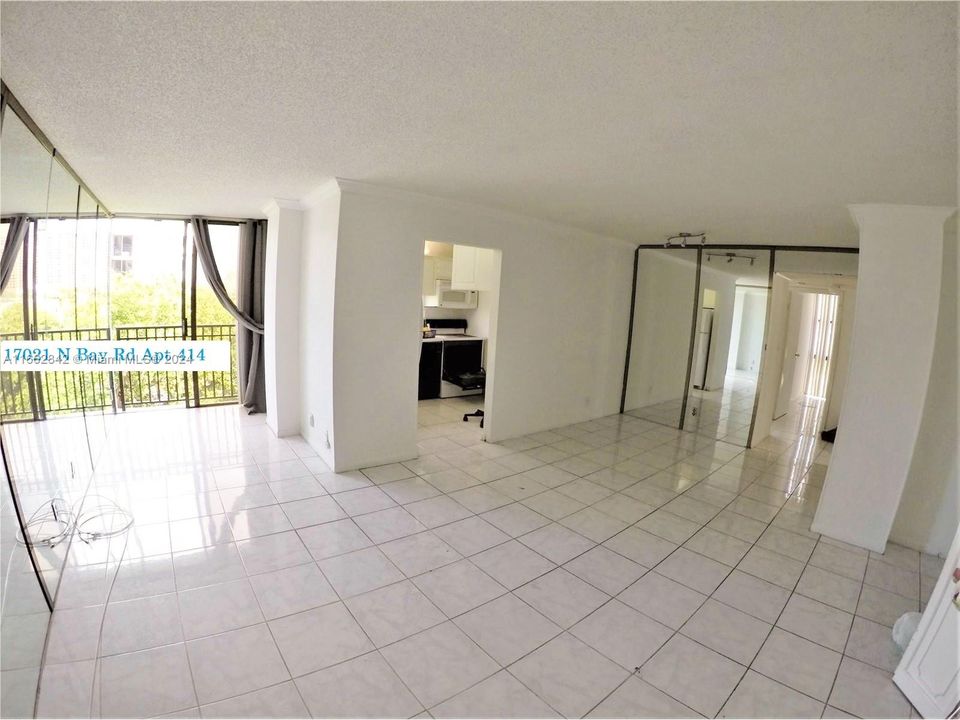 En Venta: $399,000 (2 camas, 2 baños, 894 Pies cuadrados)