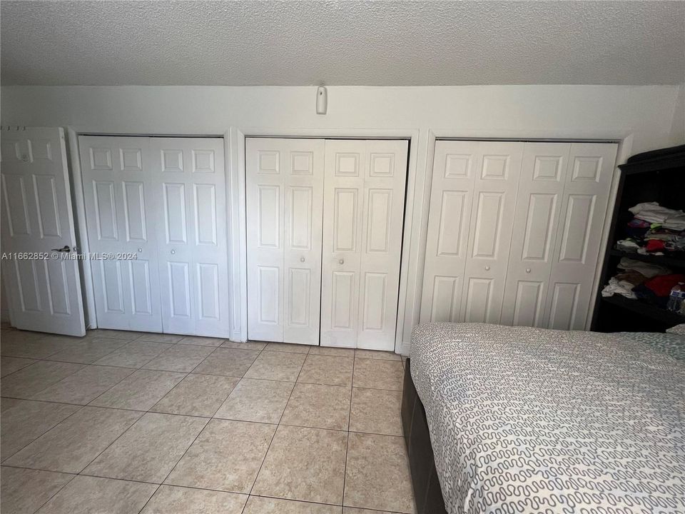 For Sale: $260,000 (2 beds, 1 baths, 980 Square Feet)