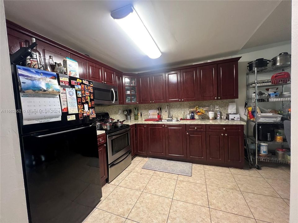 For Sale: $260,000 (2 beds, 1 baths, 980 Square Feet)