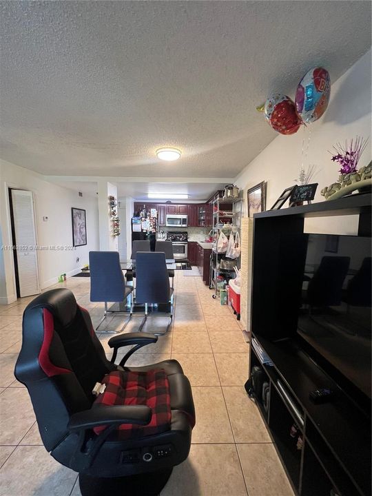 For Sale: $260,000 (2 beds, 1 baths, 980 Square Feet)