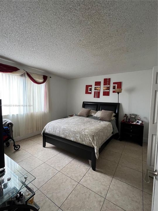 For Sale: $260,000 (2 beds, 1 baths, 980 Square Feet)