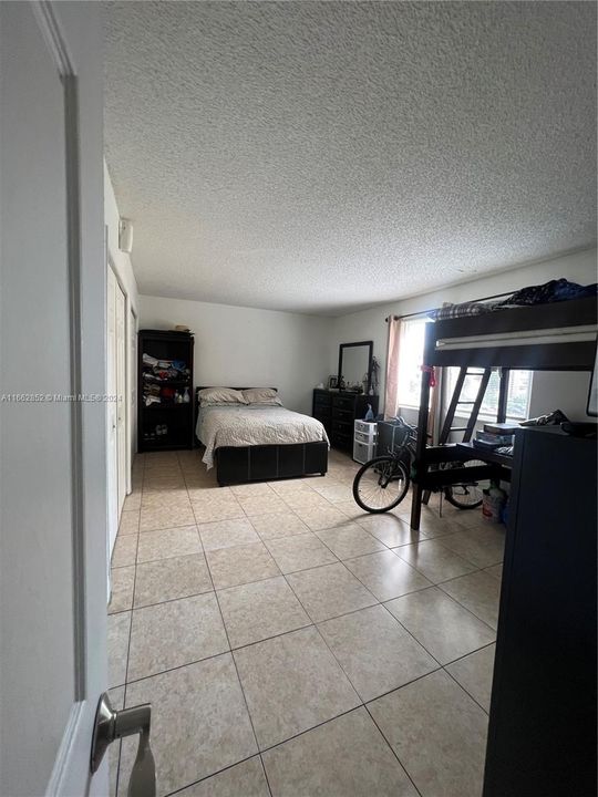 For Sale: $260,000 (2 beds, 1 baths, 980 Square Feet)