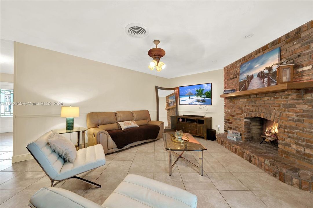 For Sale: $1,195,000 (4 beds, 2 baths, 1678 Square Feet)