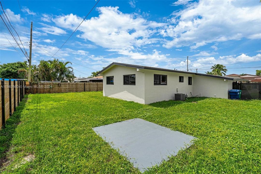 For Sale: $1,075,000 (3 beds, 2 baths, 1375 Square Feet)