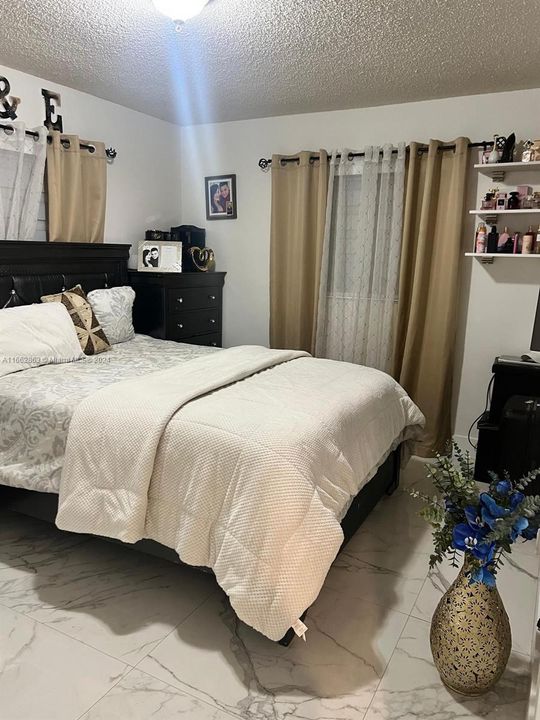 For Rent: $2,800 (3 beds, 1 baths, 1380 Square Feet)