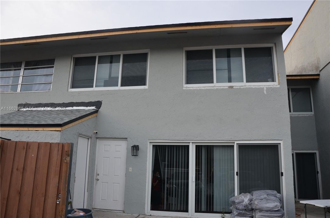 For Rent: $3,100 (3 beds, 2 baths, 1850 Square Feet)