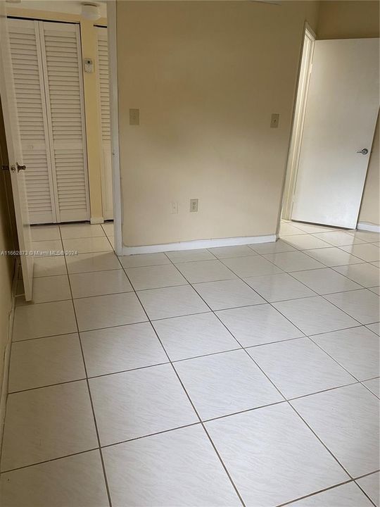 For Rent: $2,000 (1 beds, 1 baths, 830 Square Feet)