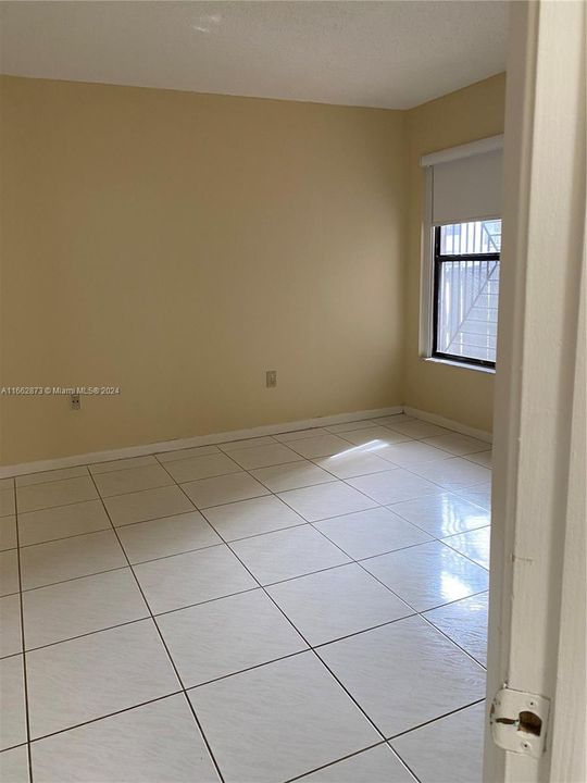 For Rent: $2,000 (1 beds, 1 baths, 830 Square Feet)