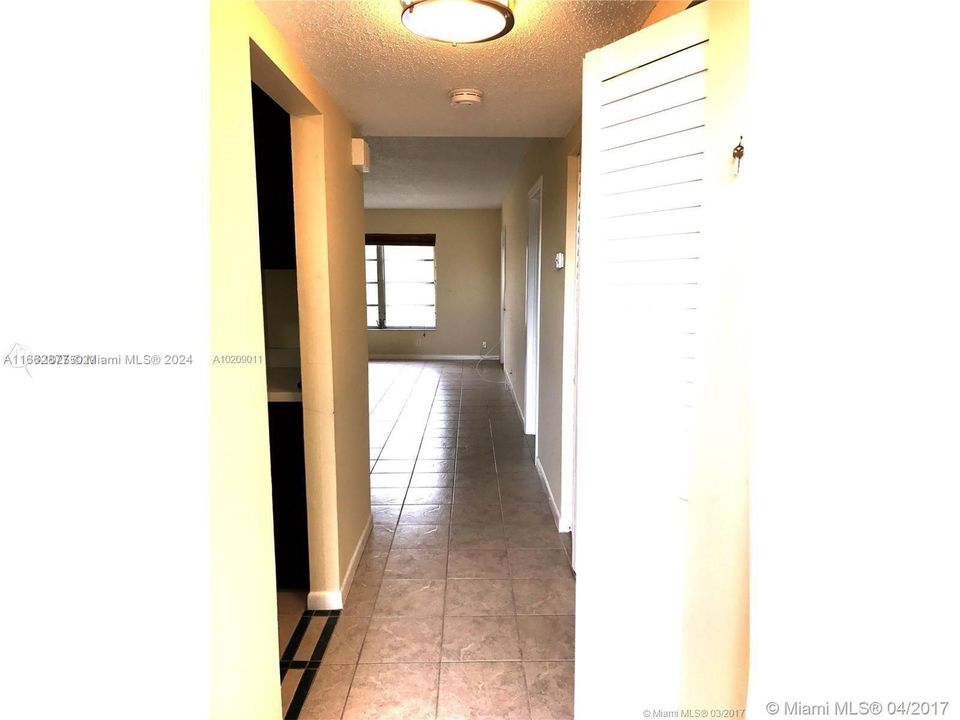 For Rent: $1,800 (1 beds, 1 baths, 741 Square Feet)