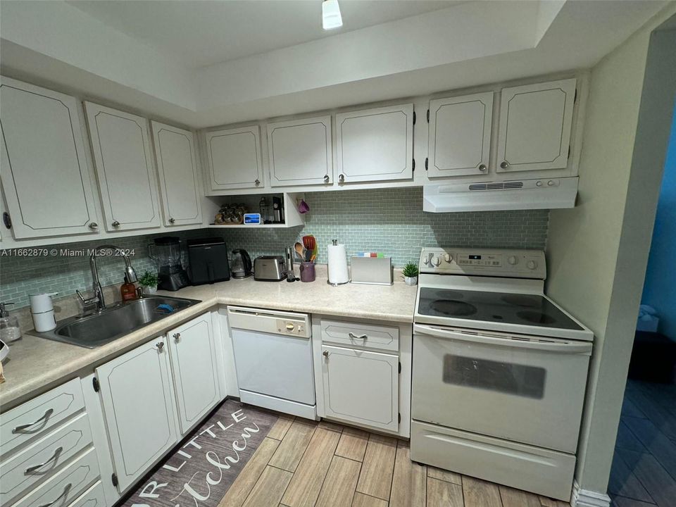 For Rent: $1,950 (2 beds, 2 baths, 960 Square Feet)