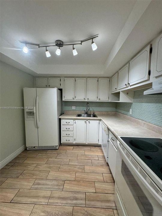 For Rent: $1,950 (2 beds, 2 baths, 960 Square Feet)