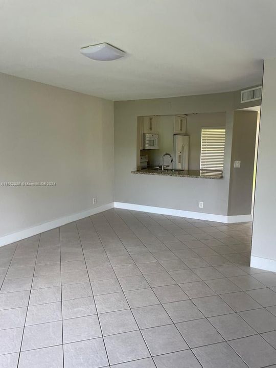 For Rent: $2,080 (2 beds, 2 baths, 809 Square Feet)