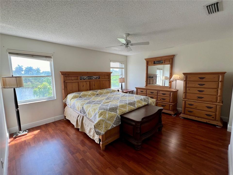 Master Bedroom w/ lake view