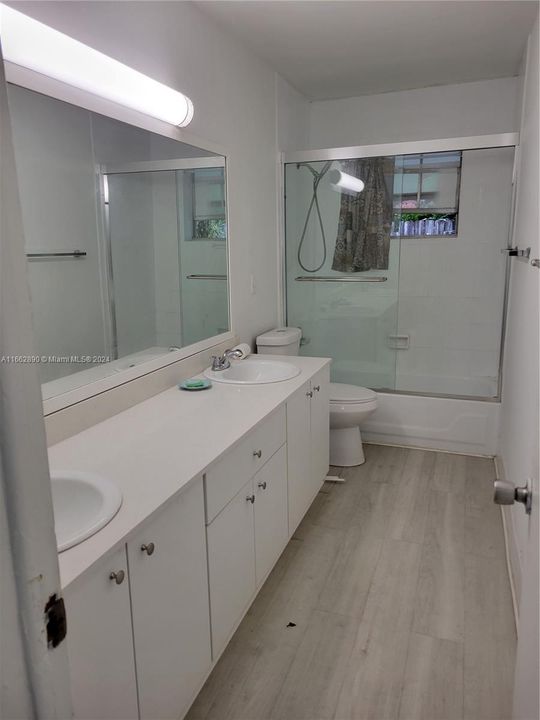 For Rent: $2,100 (2 beds, 1 baths, 1249 Square Feet)