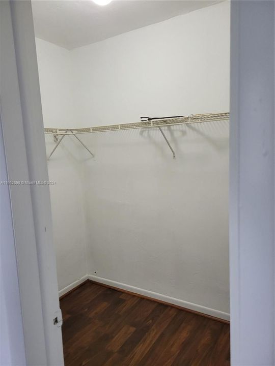 For Rent: $2,100 (2 beds, 1 baths, 1249 Square Feet)