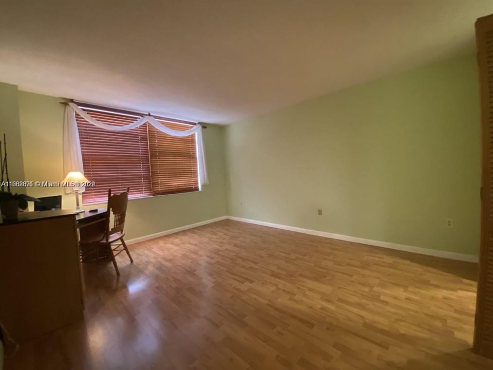 For Sale: $292,000 (2 beds, 2 baths, 1058 Square Feet)