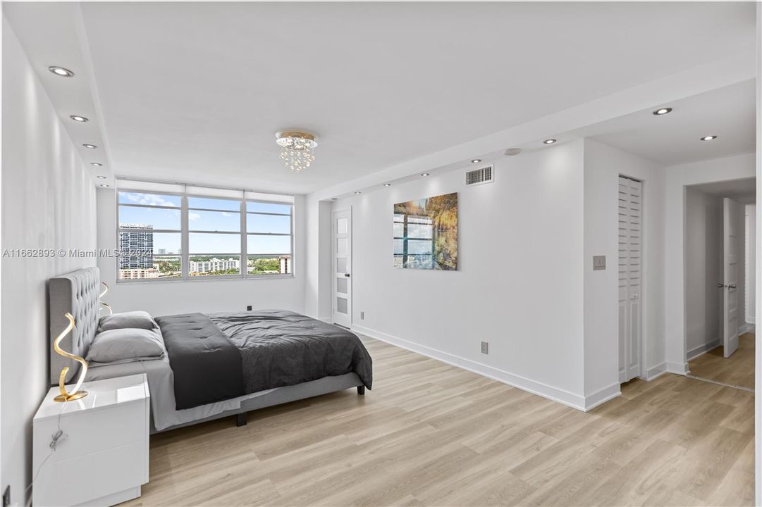 For Sale: $425,000 (2 beds, 2 baths, 1311 Square Feet)