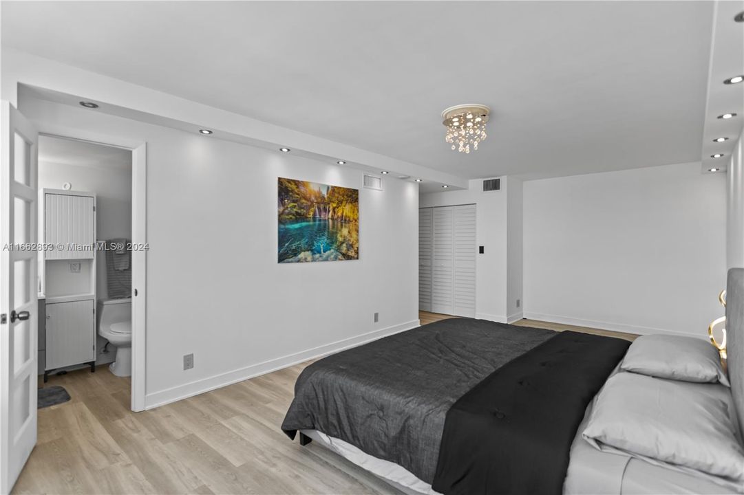 For Sale: $425,000 (2 beds, 2 baths, 1311 Square Feet)