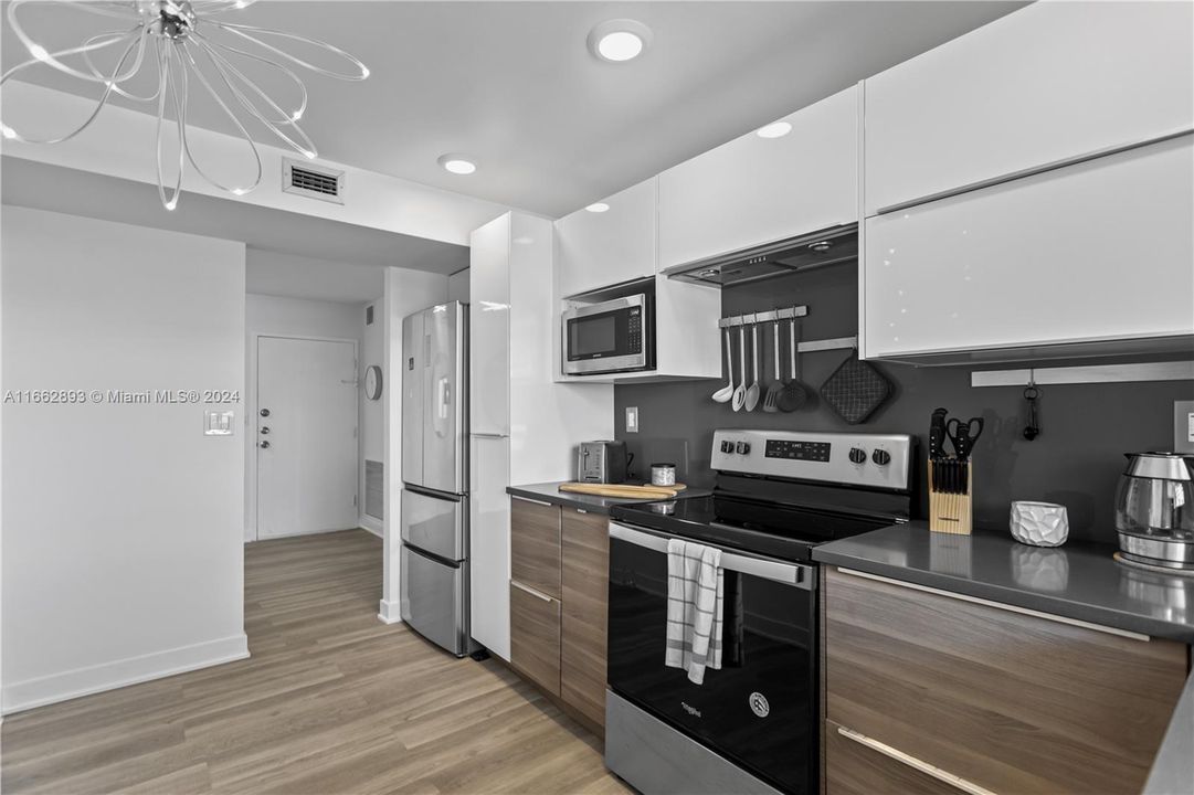 For Sale: $425,000 (2 beds, 2 baths, 1311 Square Feet)