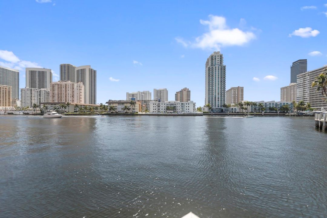 For Sale: $425,000 (2 beds, 2 baths, 1311 Square Feet)