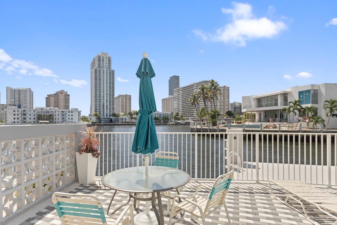 For Sale: $425,000 (2 beds, 2 baths, 1311 Square Feet)