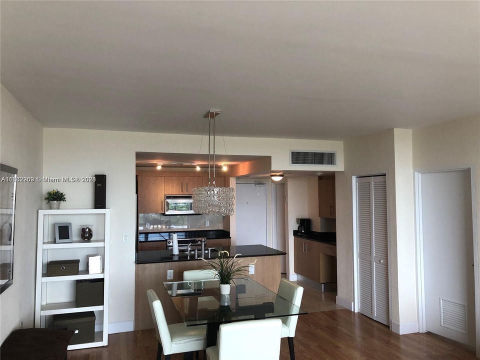 For Sale: $780,000 (1 beds, 1 baths, 896 Square Feet)