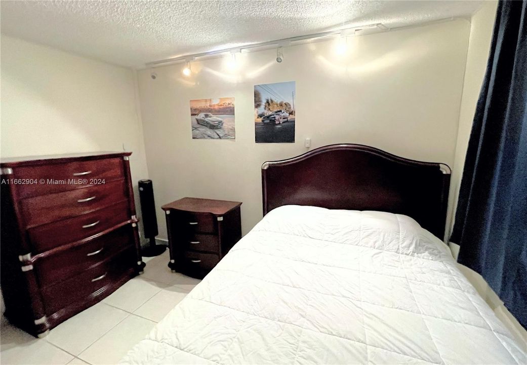 For Rent: $2,500 (1 beds, 1 baths, 1087 Square Feet)