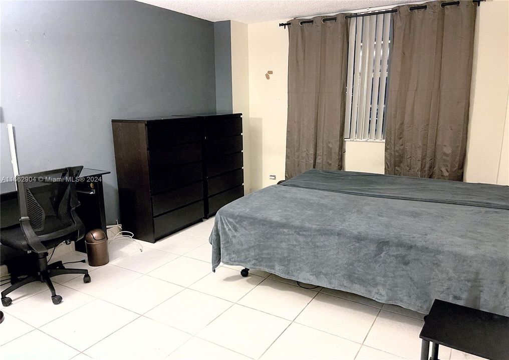 For Rent: $2,500 (1 beds, 1 baths, 1087 Square Feet)