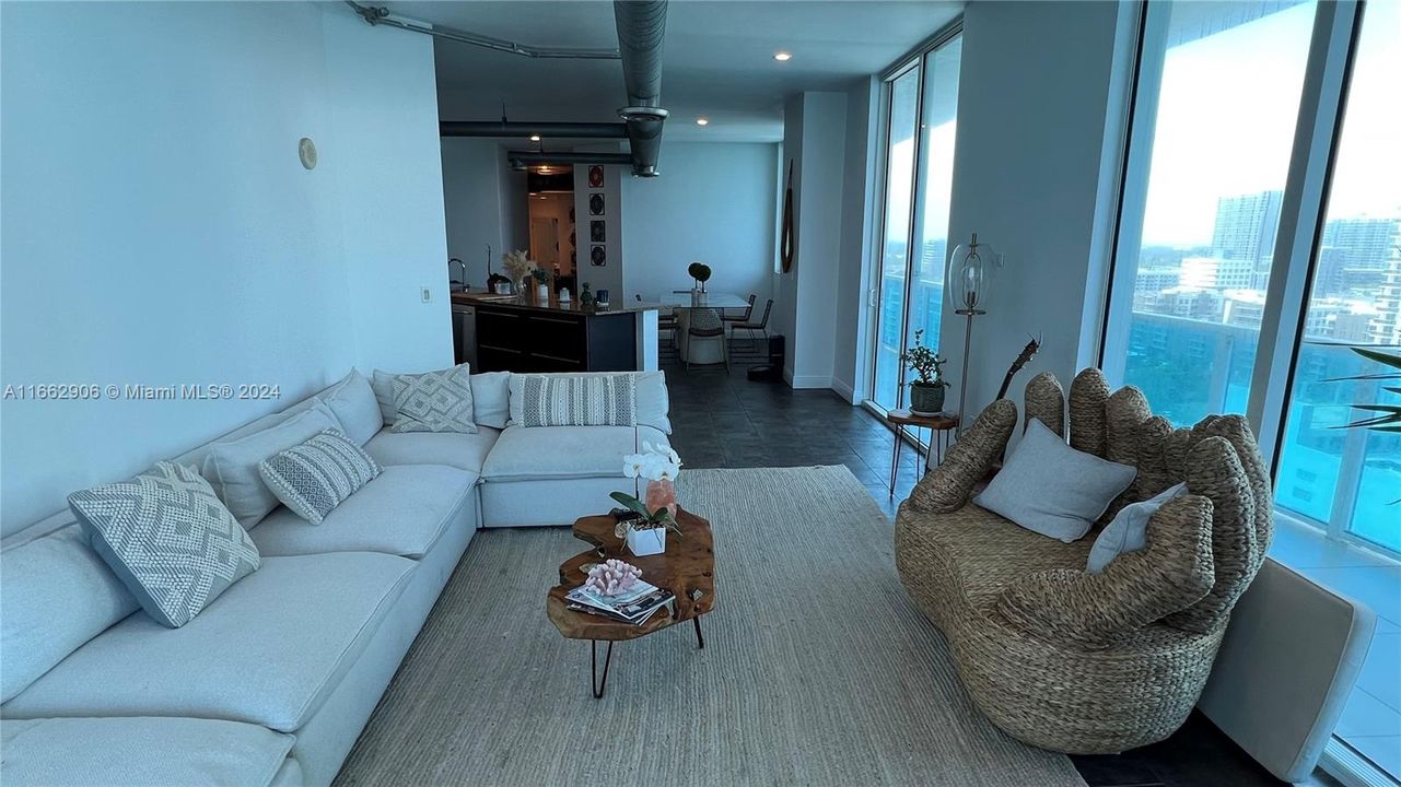 En Venta: $915,000 (2 camas, 2 baños, 1382 Pies cuadrados)