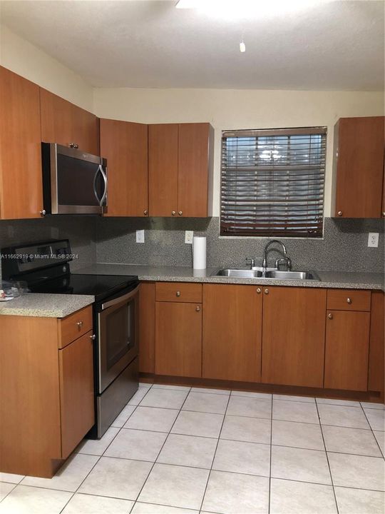 For Rent: $2,700 (4 beds, 2 baths, 1363 Square Feet)