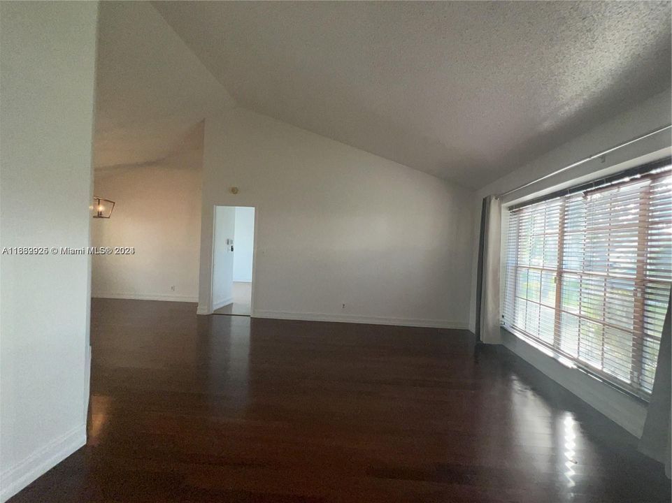 For Rent: $3,300 (3 beds, 2 baths, 1616 Square Feet)