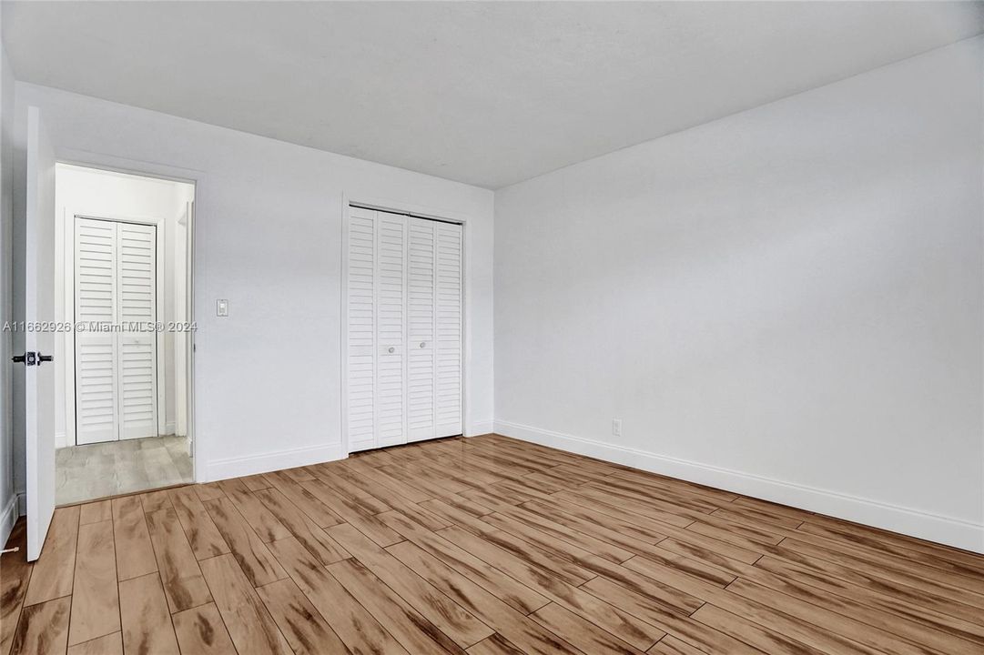 For Sale: $243,000 (1 beds, 1 baths, 684 Square Feet)