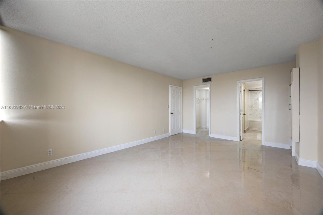 For Rent: $2,275 (2 beds, 2 baths, 1032 Square Feet)