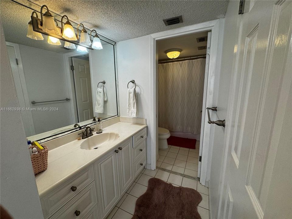 For Sale: $255,000 (1 beds, 1 baths, 1005 Square Feet)