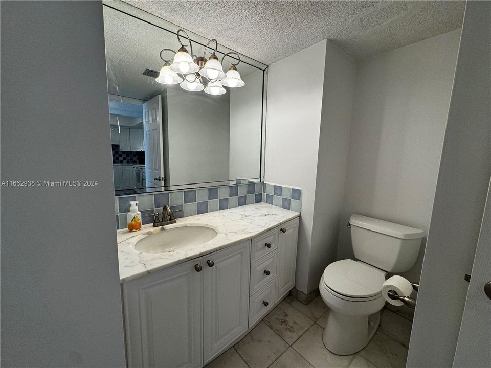 For Sale: $255,000 (1 beds, 1 baths, 1005 Square Feet)