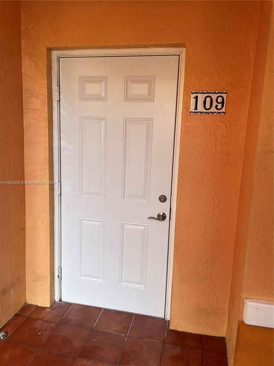 For Rent: $2,490 (3 beds, 2 baths, 900 Square Feet)