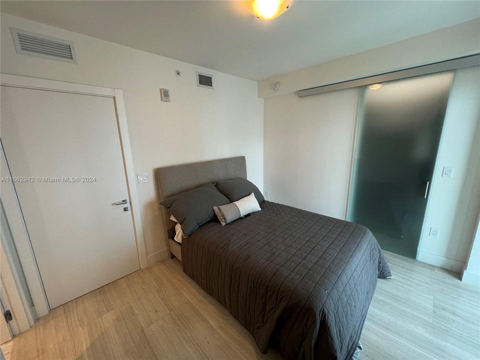 For Rent: $6,100 (1 beds, 1 baths, 788 Square Feet)