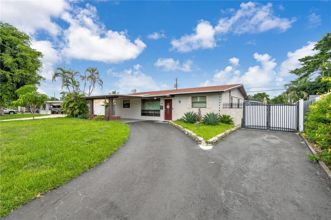 For Sale: $608,000 (3 beds, 2 baths, 1505 Square Feet)