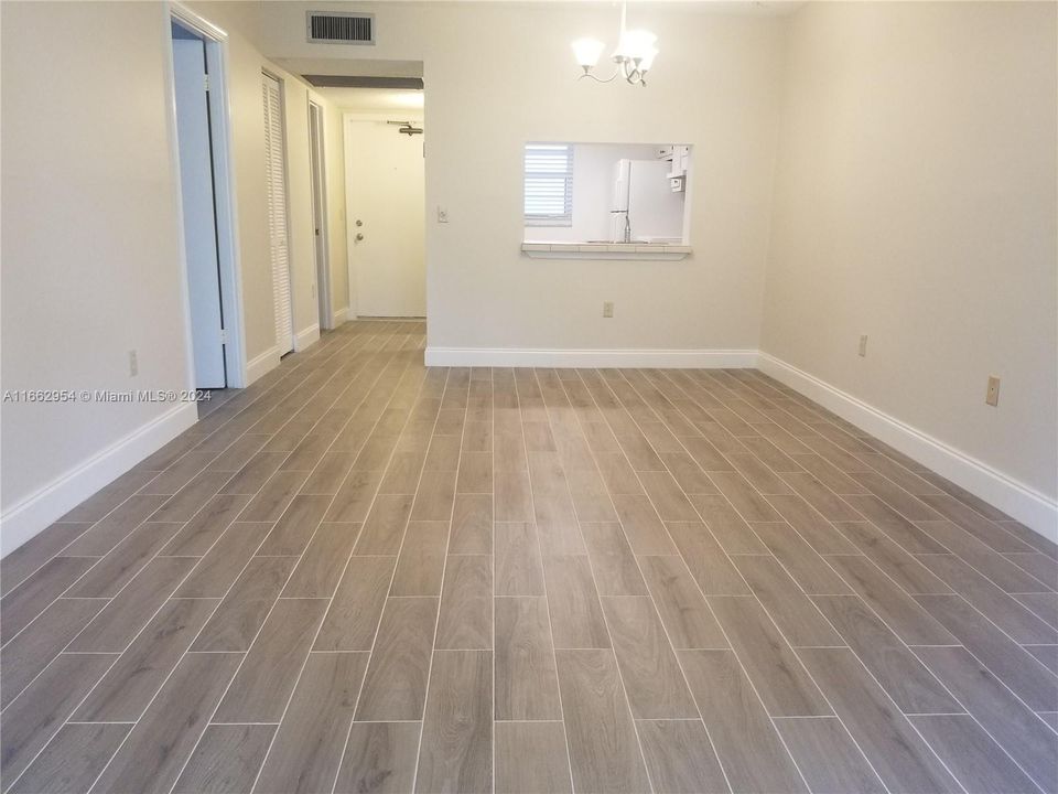 For Sale: $184,900 (1 beds, 1 baths, 870 Square Feet)