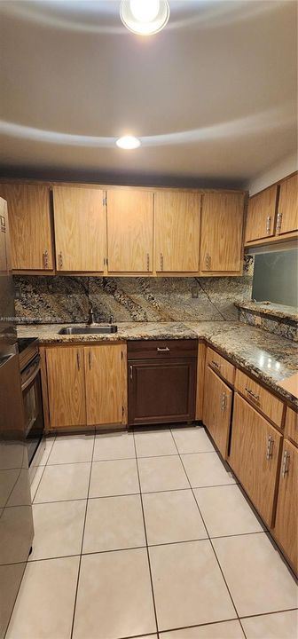 For Rent: $2,250 (2 beds, 2 baths, 884 Square Feet)