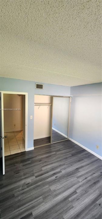 For Rent: $2,250 (2 beds, 2 baths, 884 Square Feet)